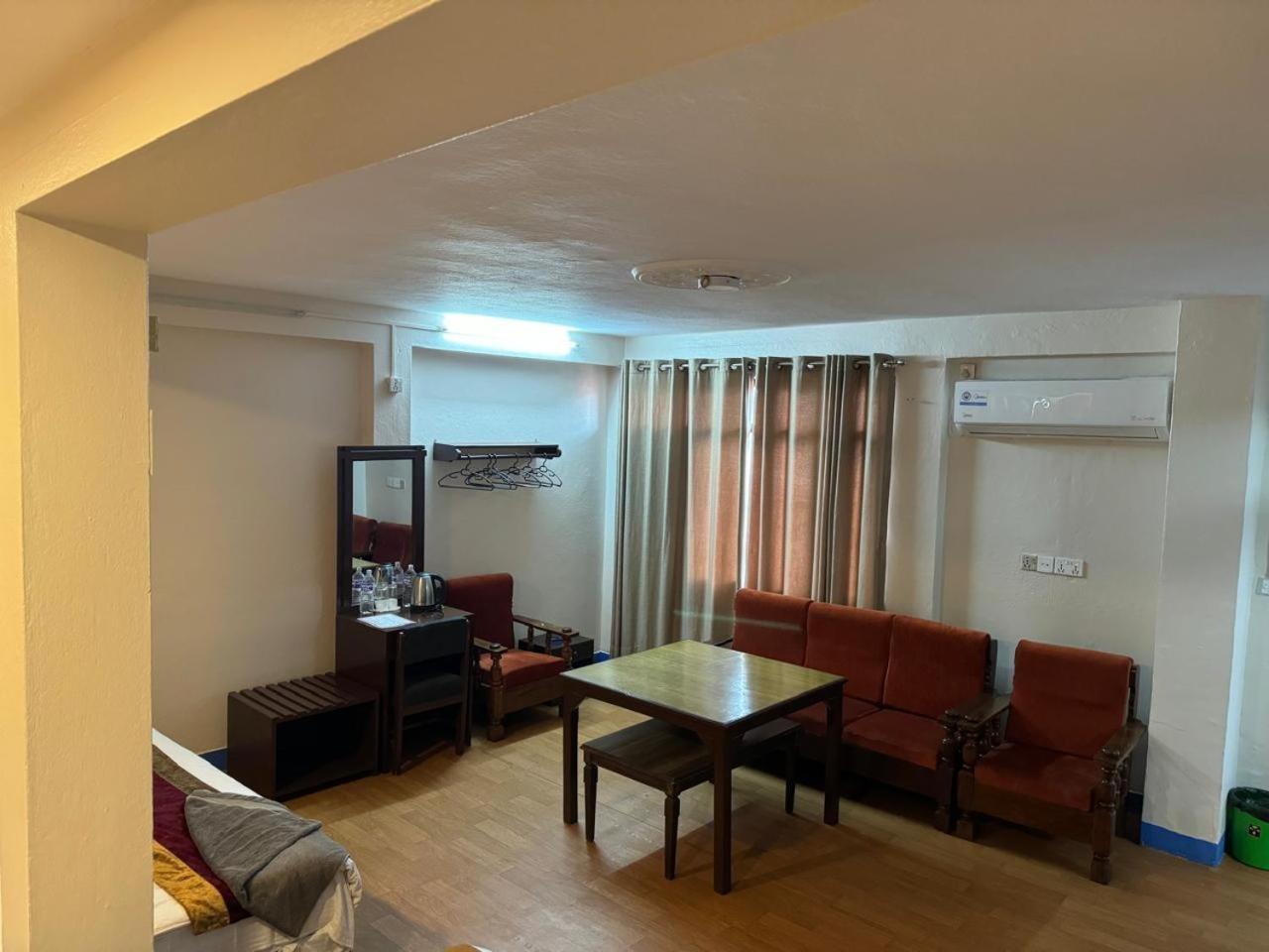 Hotel Silver Jubilee Katmandu Dış mekan fotoğraf